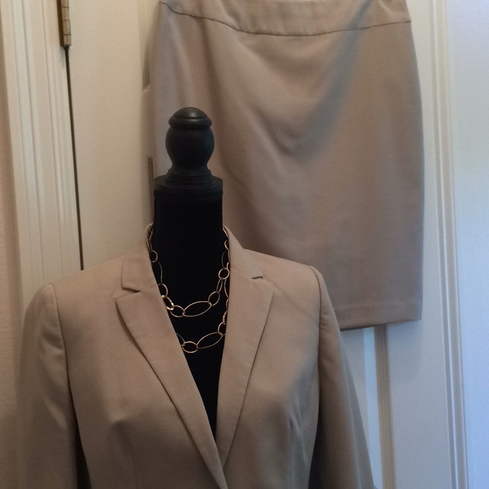 KASPER neutral tan suit pencil skirt & blazer jacket minimalist spring fall
